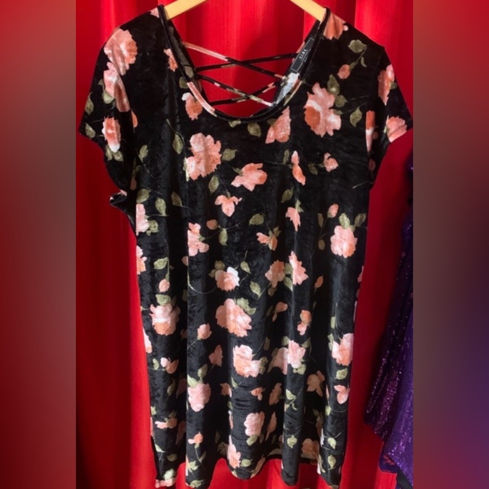 VIBES 👗 BLACK & PINK ROSE FLORAL PATTERN LACE-UP VELVET SWING DRESS Women’s 2X